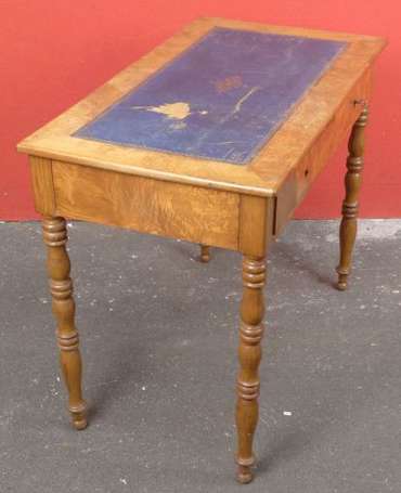 Table bureau en orme, elle ouvre à deux tiroirs en