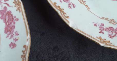 Paire d'assiettes en porcelaine, décor d'un 