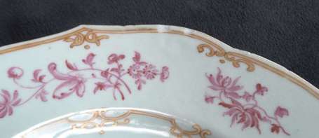 Paire d'assiettes en porcelaine, décor d'un 