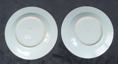 Paire d'assiettes en porcelaine, décor d'une 