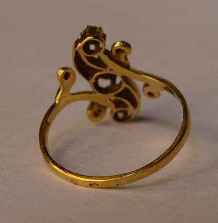 Bague en or jaune 18K (750°/00) et diamants taille