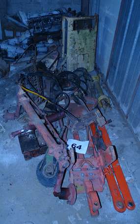 Lot de pièces de tracteur