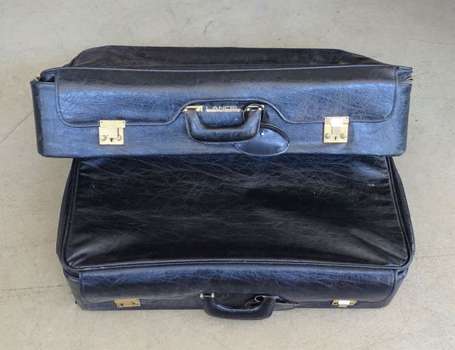 LANCEL - Deux valises en cuir noir, fermeture par 