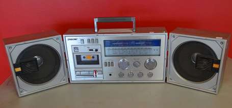 SONY - Poste radio cassette modèle CFS-88L. Circa 