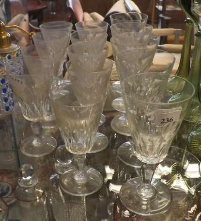 Baccarat 5 Verres à vin rouge, 9 verres à vin 