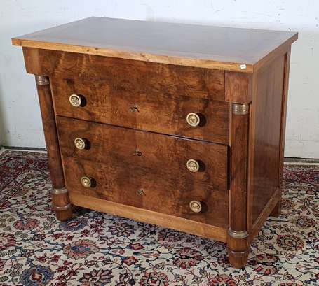 Commode en placage d'acajou ouvrant par quatre 