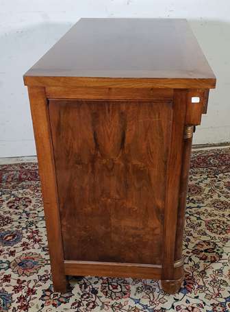 Commode en placage d'acajou ouvrant par quatre 