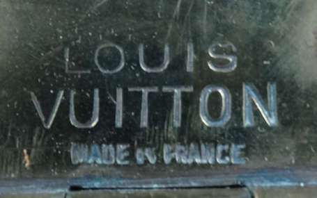 LOUIS VUITTON - Valise en cuir de vache naturel, 