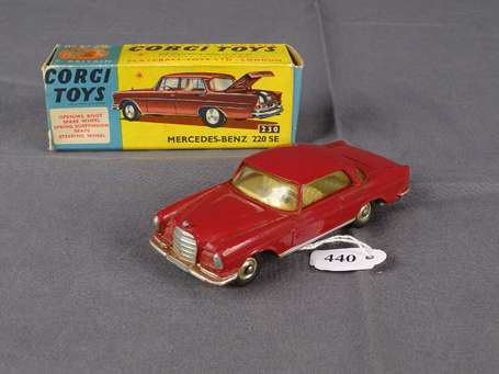 Corgi toys - Mercedes 220 SE  - Griffure sur porte