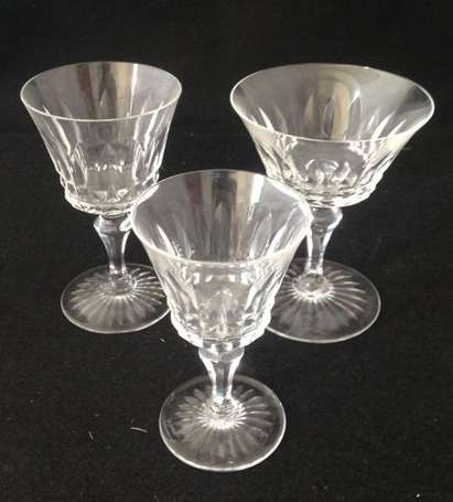 BACCARAT - Service de verres en cristal taillé 