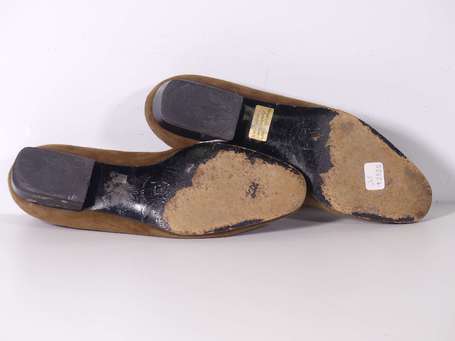 MANFIELD - Paire de slippers en veau velours 