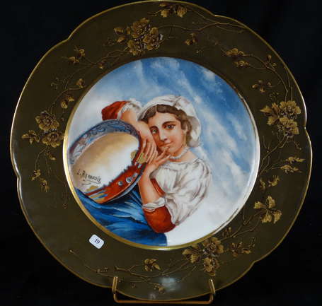 Plat en porcelaine, décor de jeune fille au 