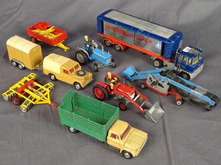 Corgi toys - Lot de véhicules dont agricoles 