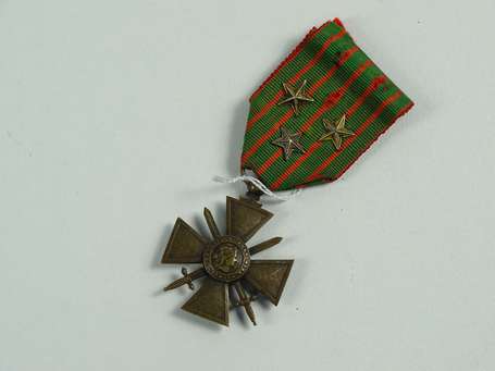 Croix de guerre 14/15 avec 3 étoiles , bel état 