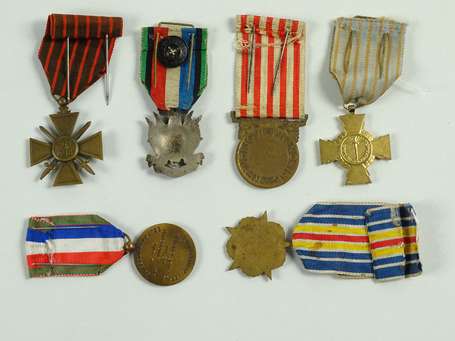 Lot de 6 médailles 14/18, dont croix de guerre 