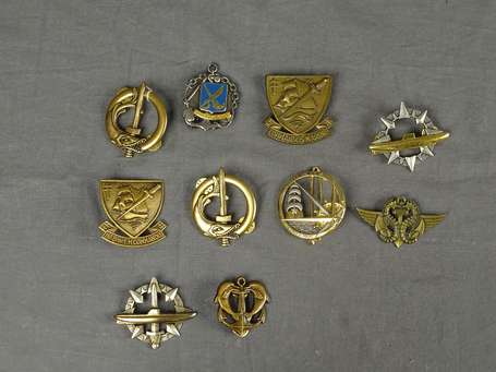 Lot de 10 insignes de marine