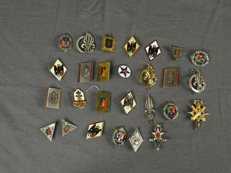 Lot de 27 insignes de la Légion Etrangère,  Bel 