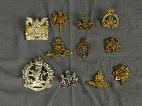 Lot d'insignes anglais métalliques