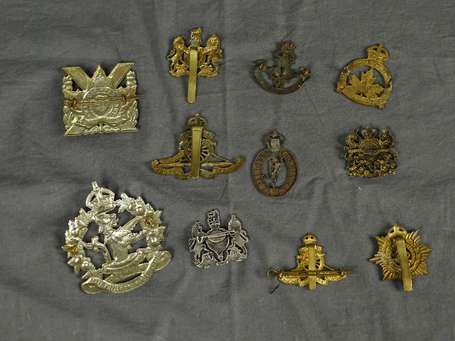 Lot d'insignes anglais métalliques