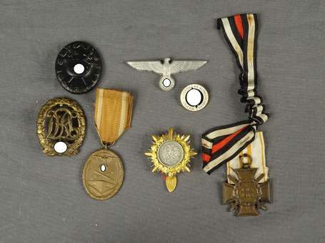 AL2GM - Lot d'insignes et deux médailles