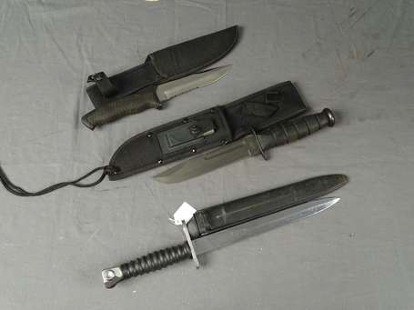 Armes blanches - lot de 2 couteaux et une 