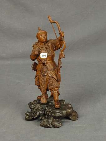 JAPON - Guerrier. Sujet en bois sculpté. H. 25 cm