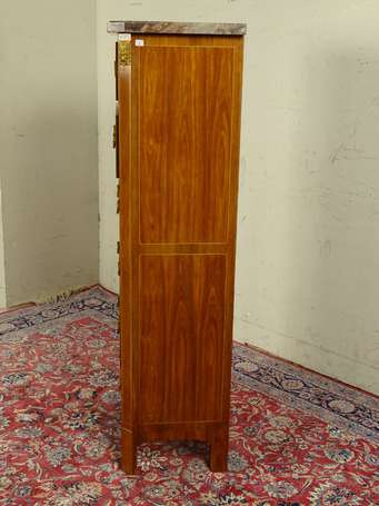 Chiffonnier en placage et marqueterie de bois de 