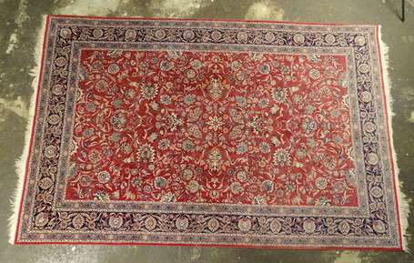 Tapis Bakthiar en laine et coton, le champ rouge 