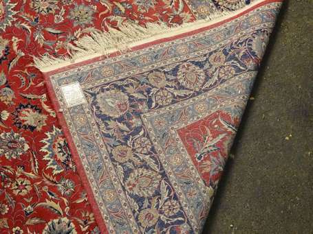 Tapis Bakthiar en laine et coton, le champ rouge 