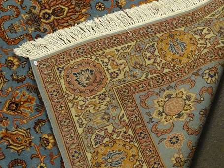 Tapis Orient en laine et coton, le champ bleu 