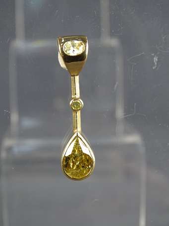 Pendentif en or jaune 18 K (750°/°°) serti d'un 