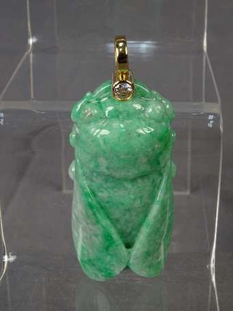 Pendentif Cigale en jade de Birmanie sculpté, la 
