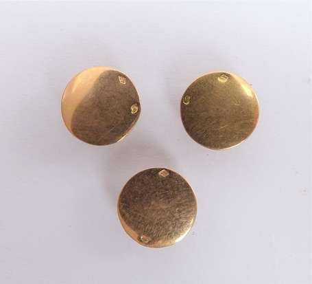 Trois boutons de col en or rose 18K (750°/00) P. 