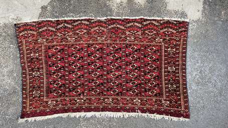 Tapis de selle Chuval Tekke vers 1930. 73,5 x 126 