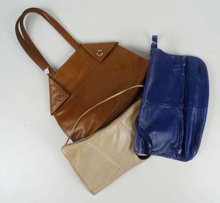CHARLES JOURDAN - 3 sacs en cuir bleu, sable et 