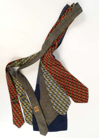 Hermès - 3 cravates et une lavallière en soie 