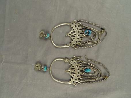 Paire de boucles d'oreilles en argent et 