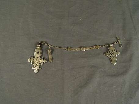 Bracelet en argent, deux pendeloques en forme de 