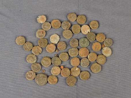 Empire romain : lot de 40 petites monnaies en 