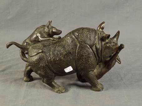 JAPON - Rhinocéros attaqué par des chiens. Sujet 