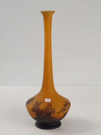 MULLER FRÈRES Lunéville, vase soliflore en verre 