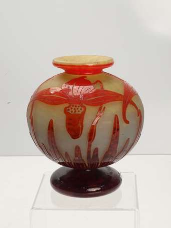 LE VERRE FRANCAIS Vase sphérique à col évasé et 