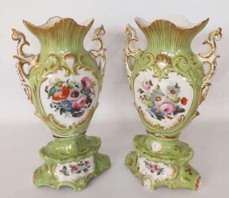 Paire de Vases balustre en porcelaine émaillée 