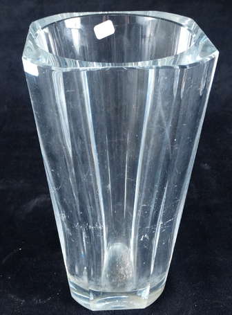 Grand vase en cristal. Baccarat Ht: 25 cm