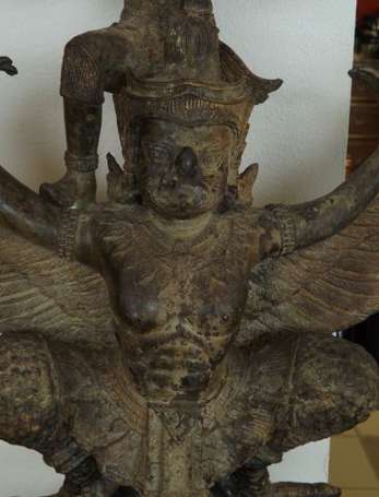 Garuda et Vishnou Sujet en bronze patiné. 