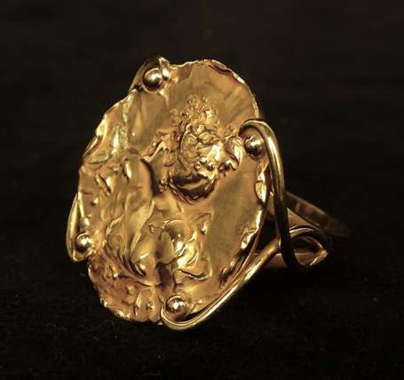 Bague en or jaune 18K (750°/00) montée d'une 