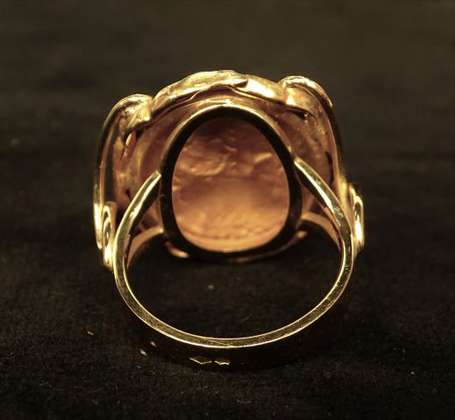 Bague en or jaune 18K (750°/00) montée d'une 