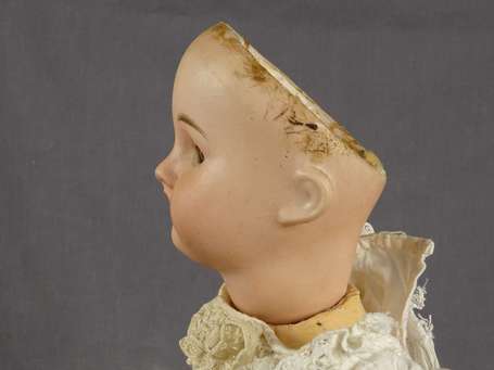 Poupée marcheuse, tête porcelaine , 40 cm , bel 