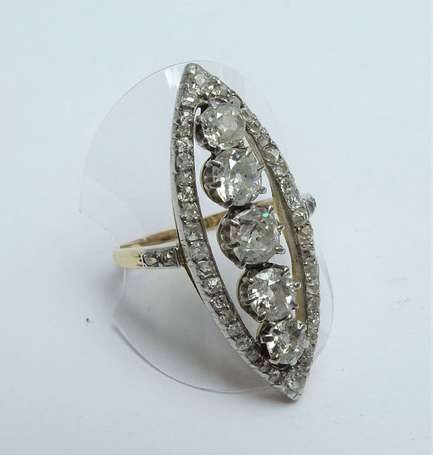 Bague marquise en or deux tons 18K (750°/00) 