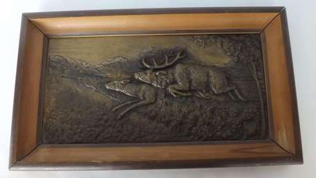 Cerf et biche Bas reliefs en bronze patiné 22 x 